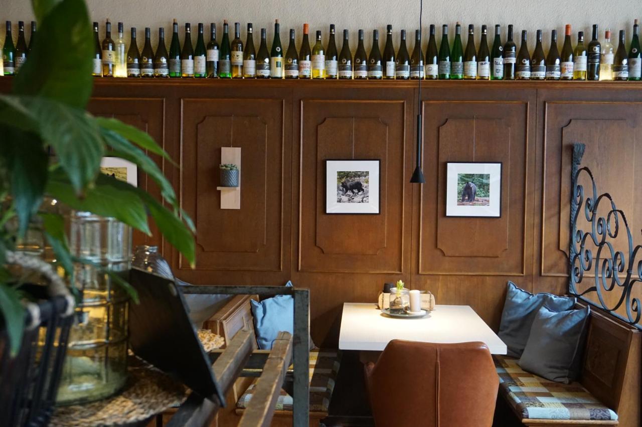 Hotel & Weinhaus Zum Schwarzen Baeren Koblenz  Bagian luar foto