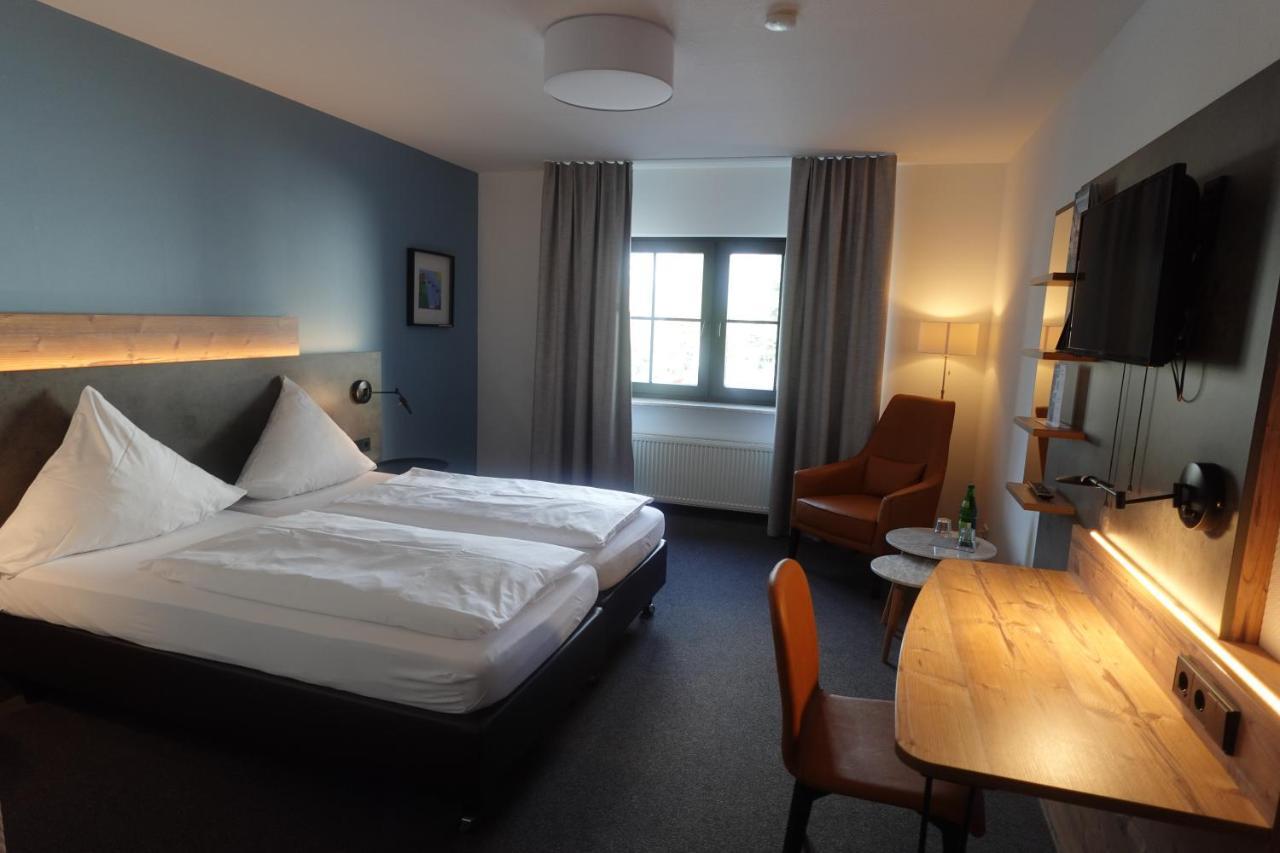 Hotel & Weinhaus Zum Schwarzen Baeren Koblenz  Bagian luar foto