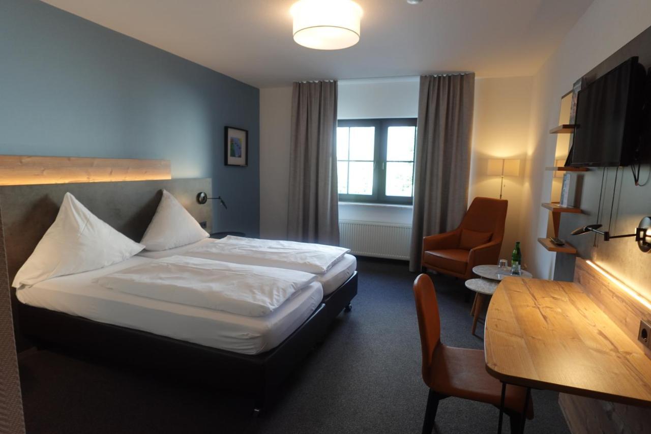 Hotel & Weinhaus Zum Schwarzen Baeren Koblenz  Bagian luar foto