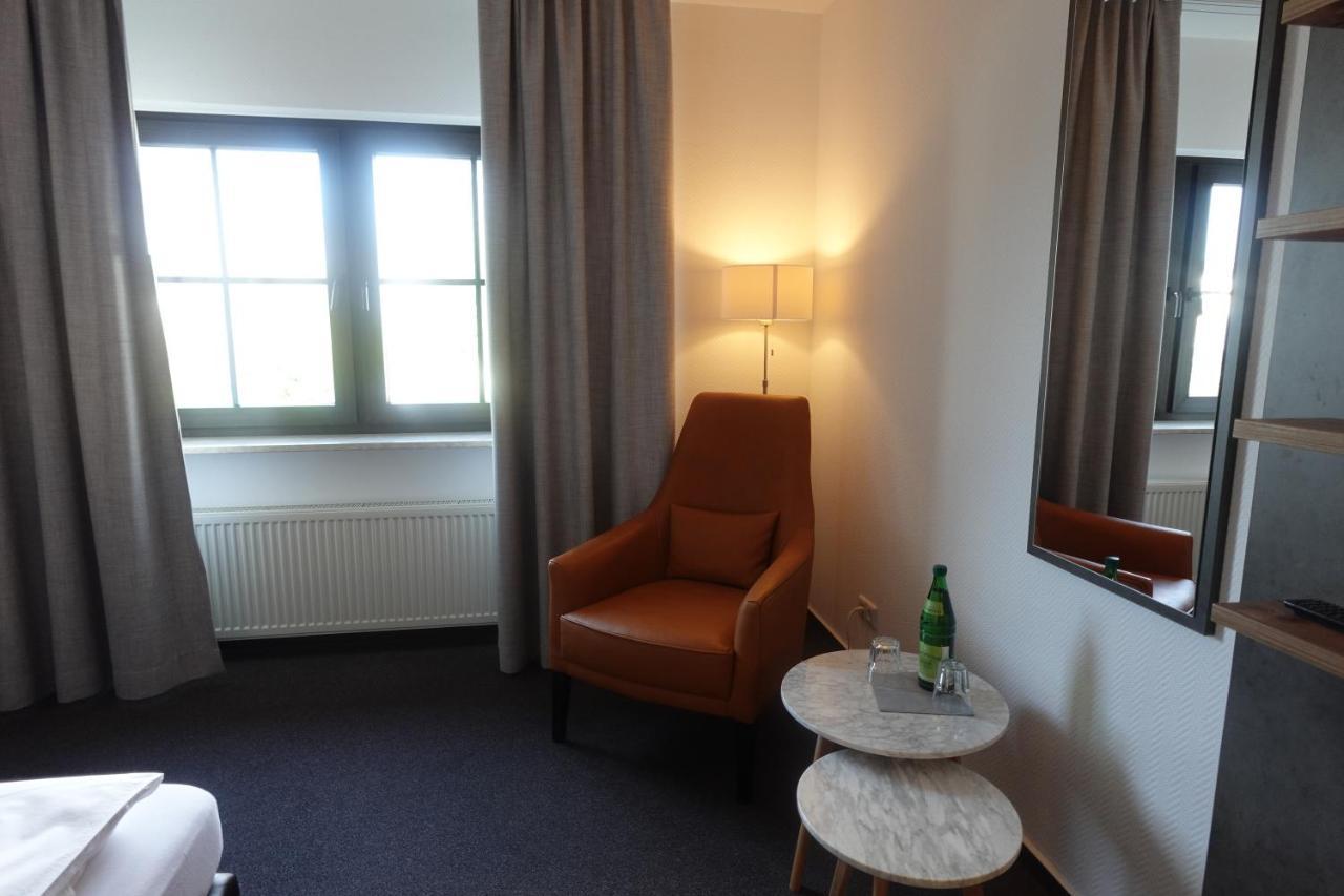 Hotel & Weinhaus Zum Schwarzen Baeren Koblenz  Bagian luar foto